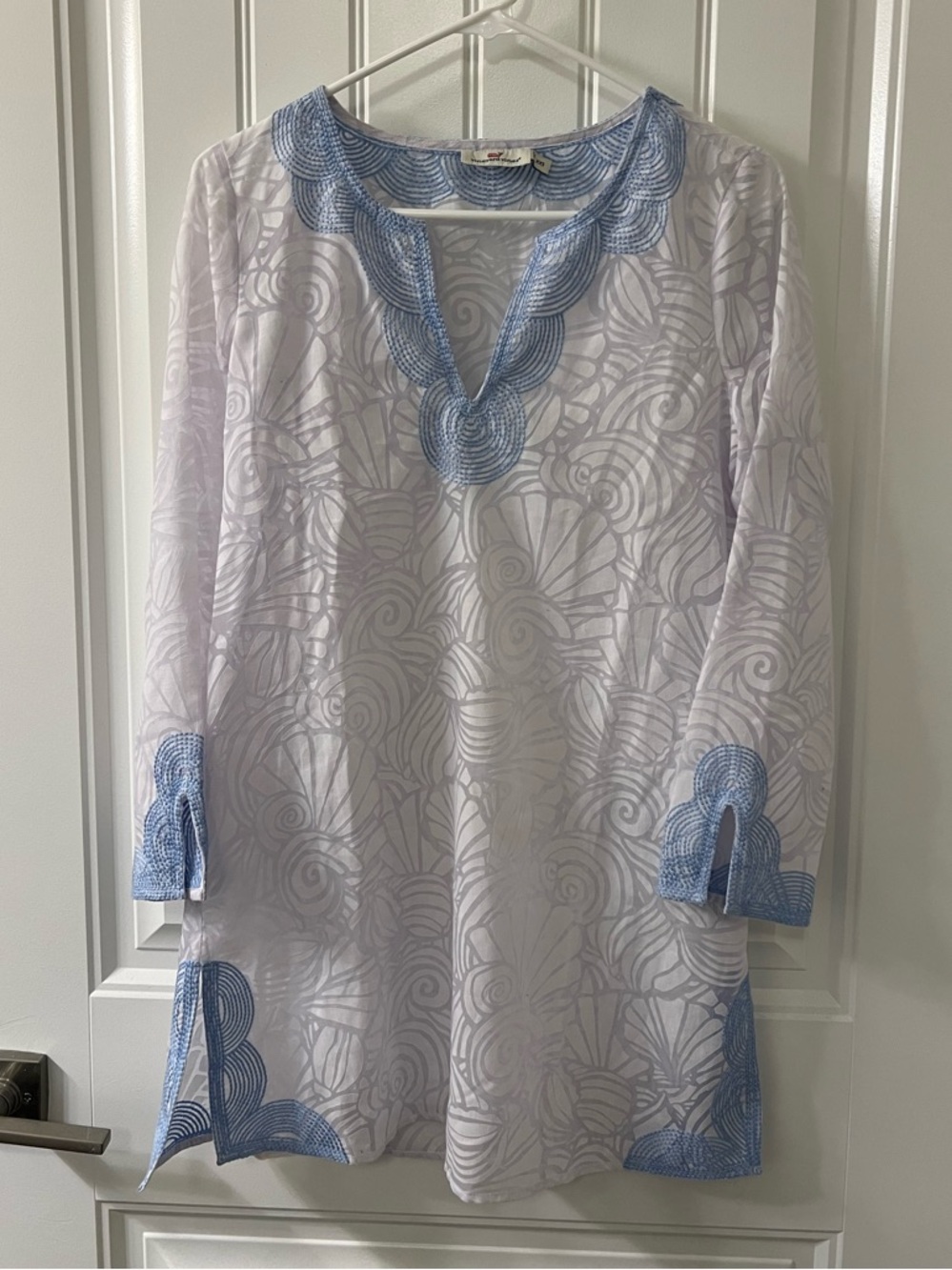 Vineyard Vines Women’s Seashell Tunic with Light Blue Embroidered Trim